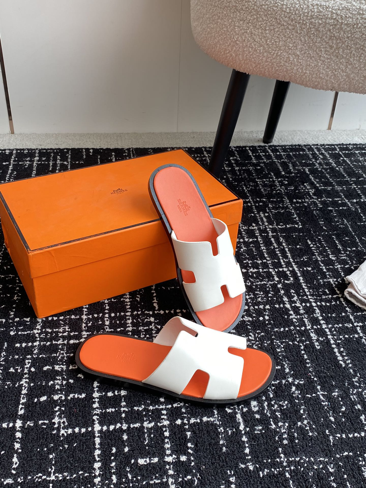 UA H**me5 Izmir sandal