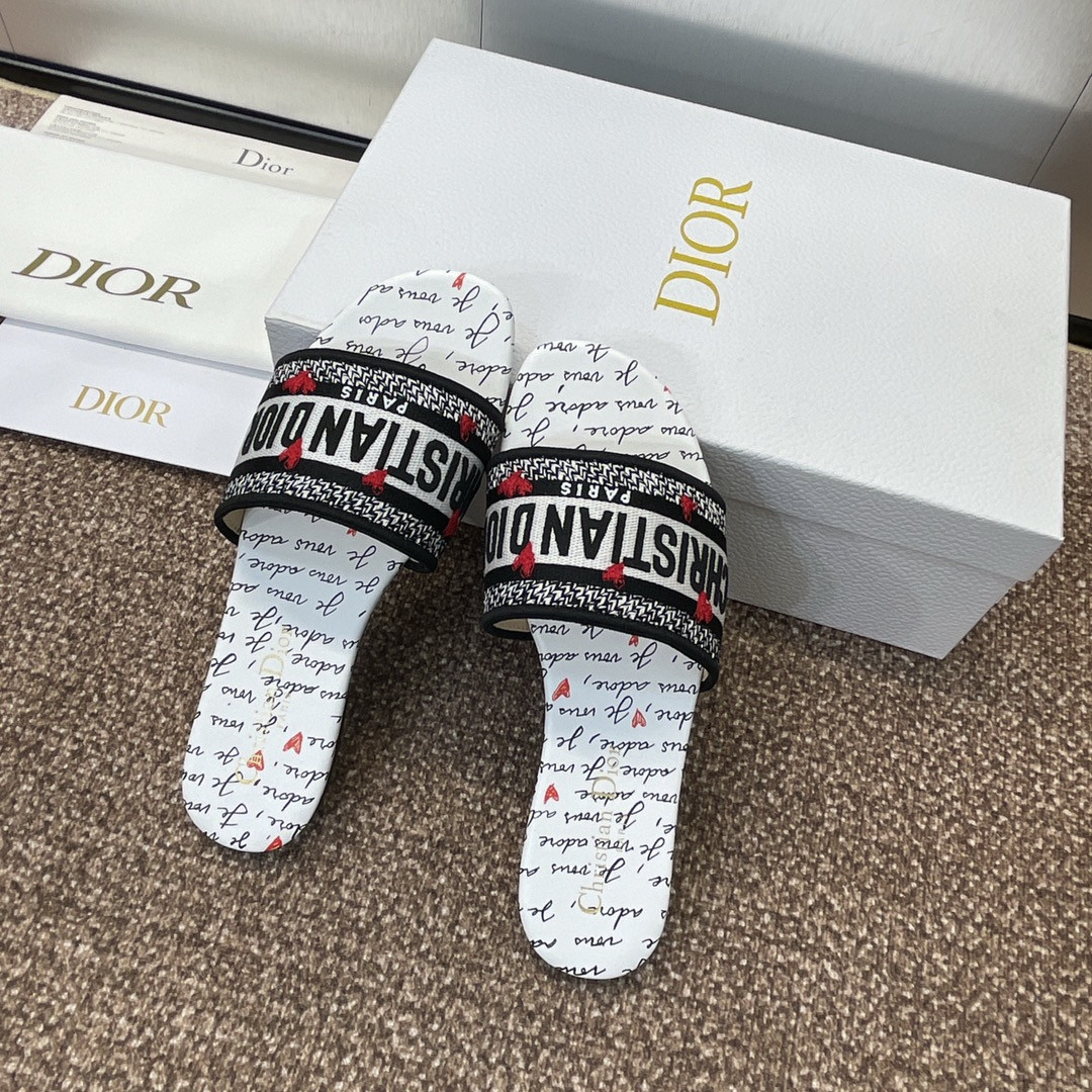UA D10ramour Dway Slide