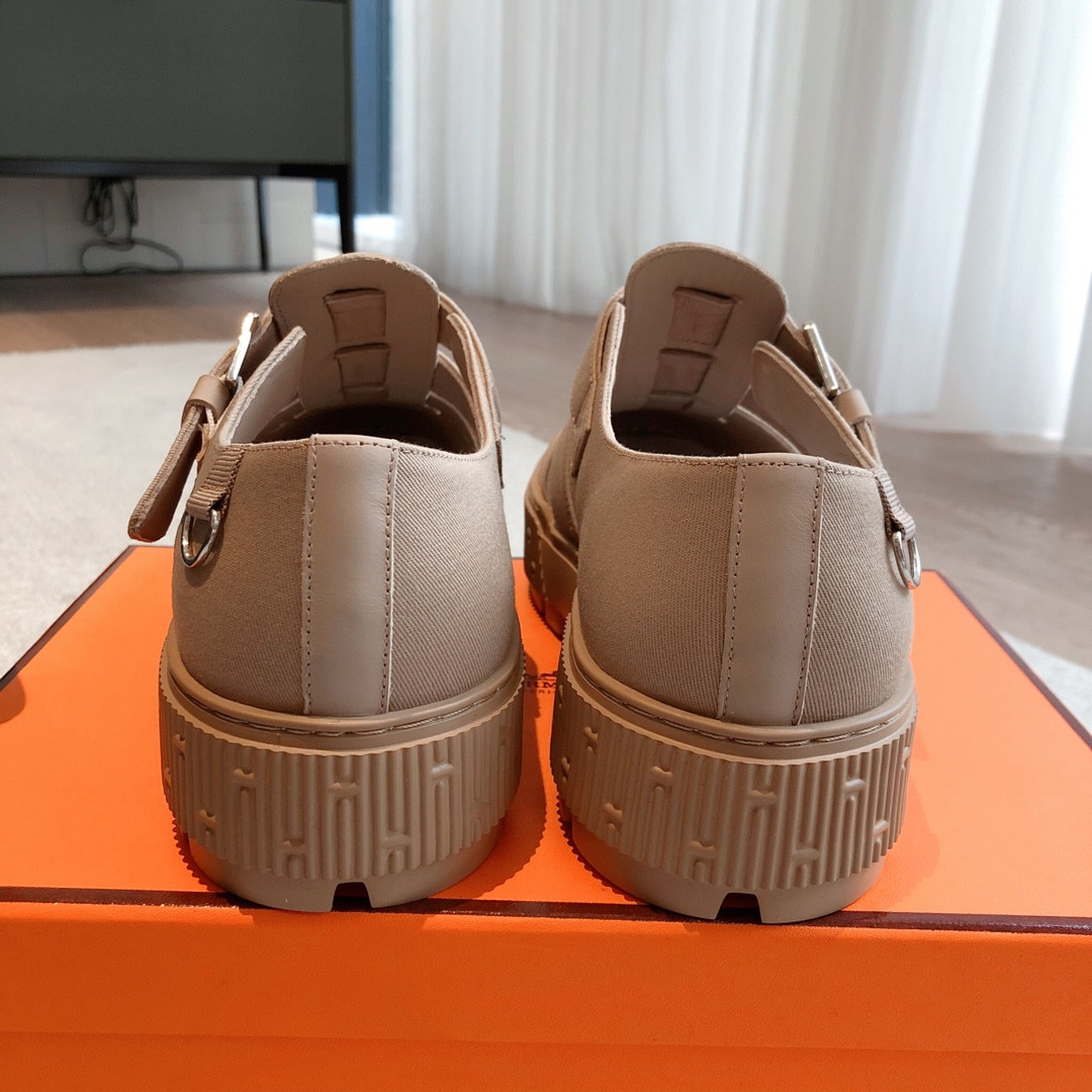 UA H**me5 Item sandal