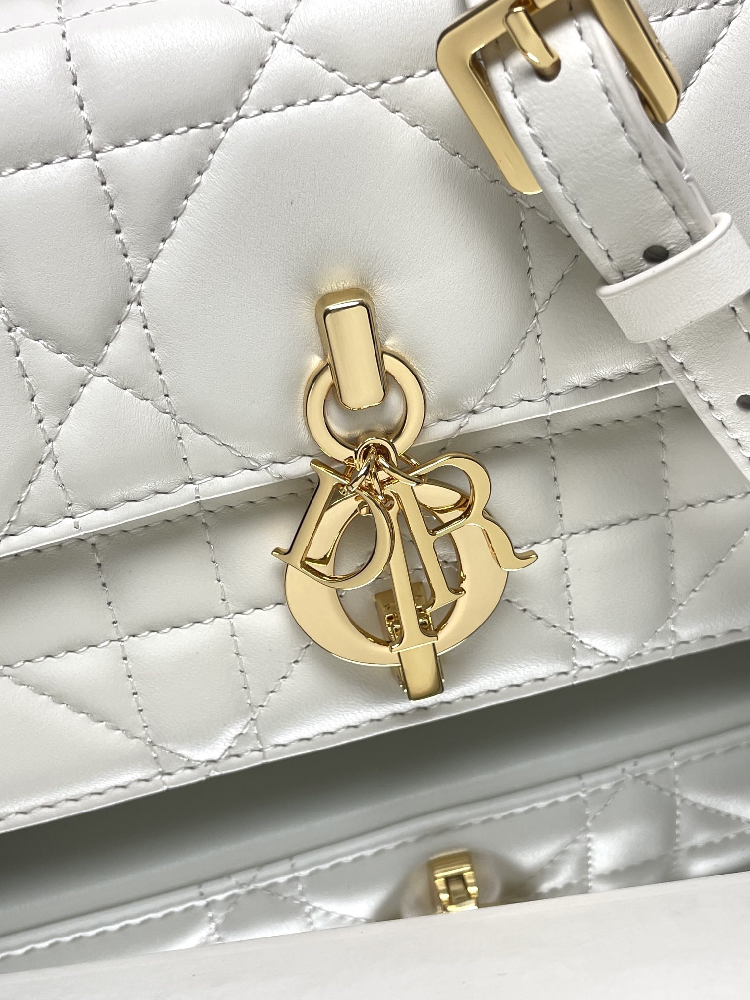 D10r Miss Daisy Mini Bag 22 x 12.5 x 4 cm