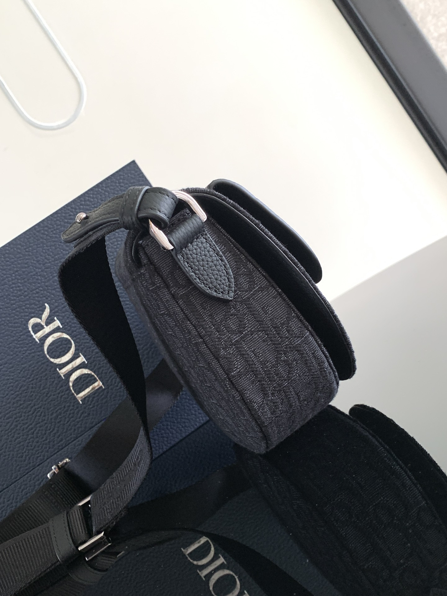 D10r Saddle Messenger Bag 24 x 16.5 x 5.5 cm