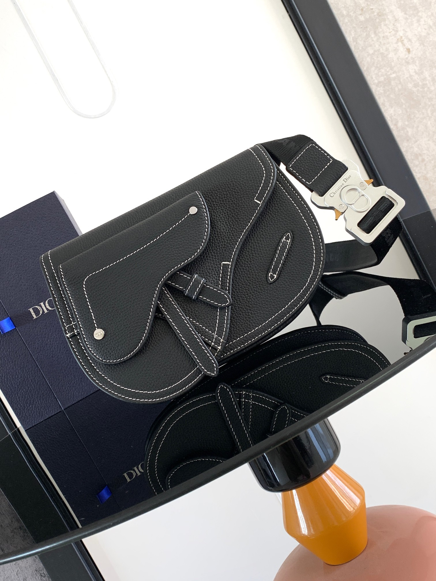 D10r Saddle Messenger Bag 24 x 16.5 x 5.5 cm