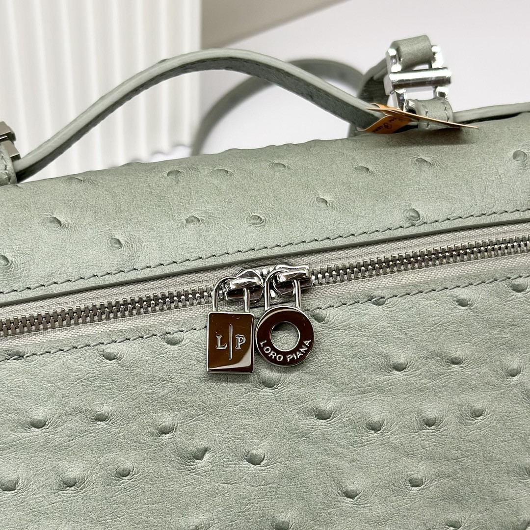 L0r0 P1ana Extra Pocket backpack L23.5 Ostrich-grained Leather 23 x 21 x 8 cm