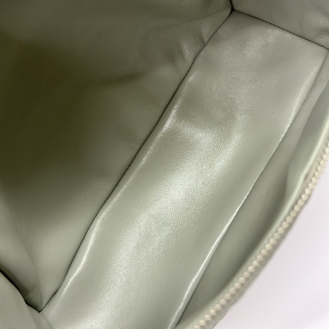 L0r0 P1ana Extra Pocket backpack L23.5 Ostrich-grained Leather 23 x 21 x 8 cm