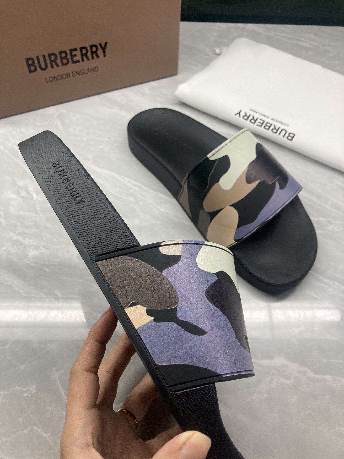 Bv*b*rry Slides