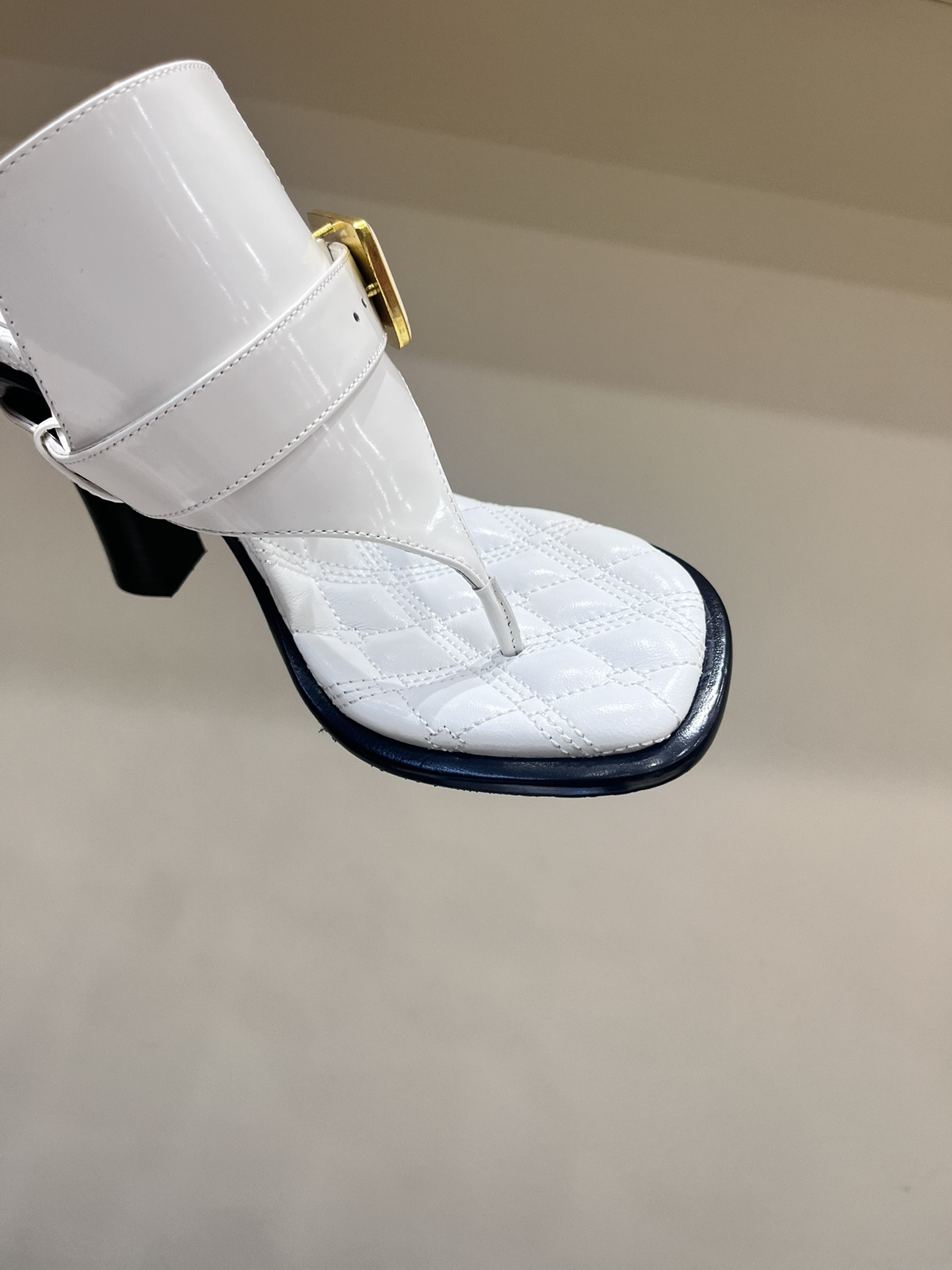 UA Bv*b*rry Slides