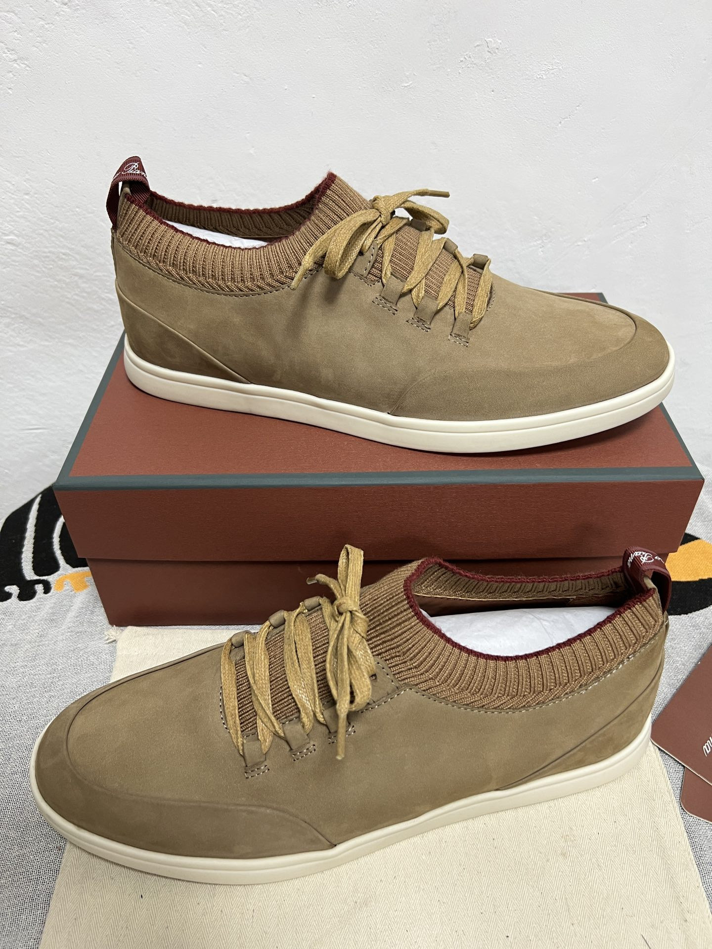 UA L0r0 P1ana Soho Walk Sneaker
