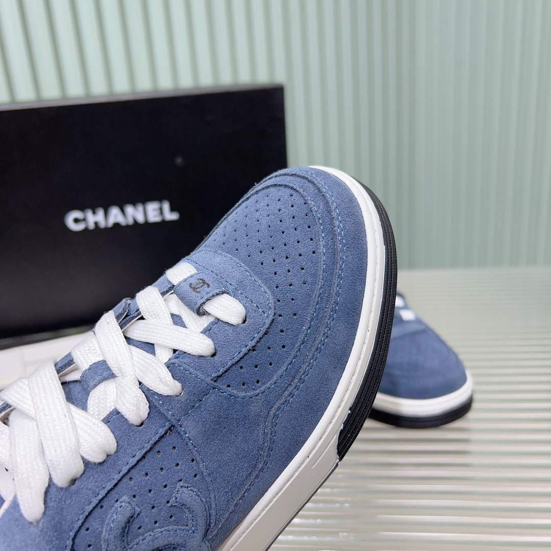 UA Ch**el SNEAKER