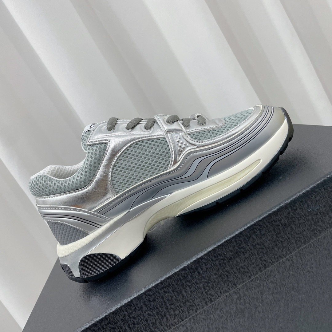 UA Ch**el SNEAKER