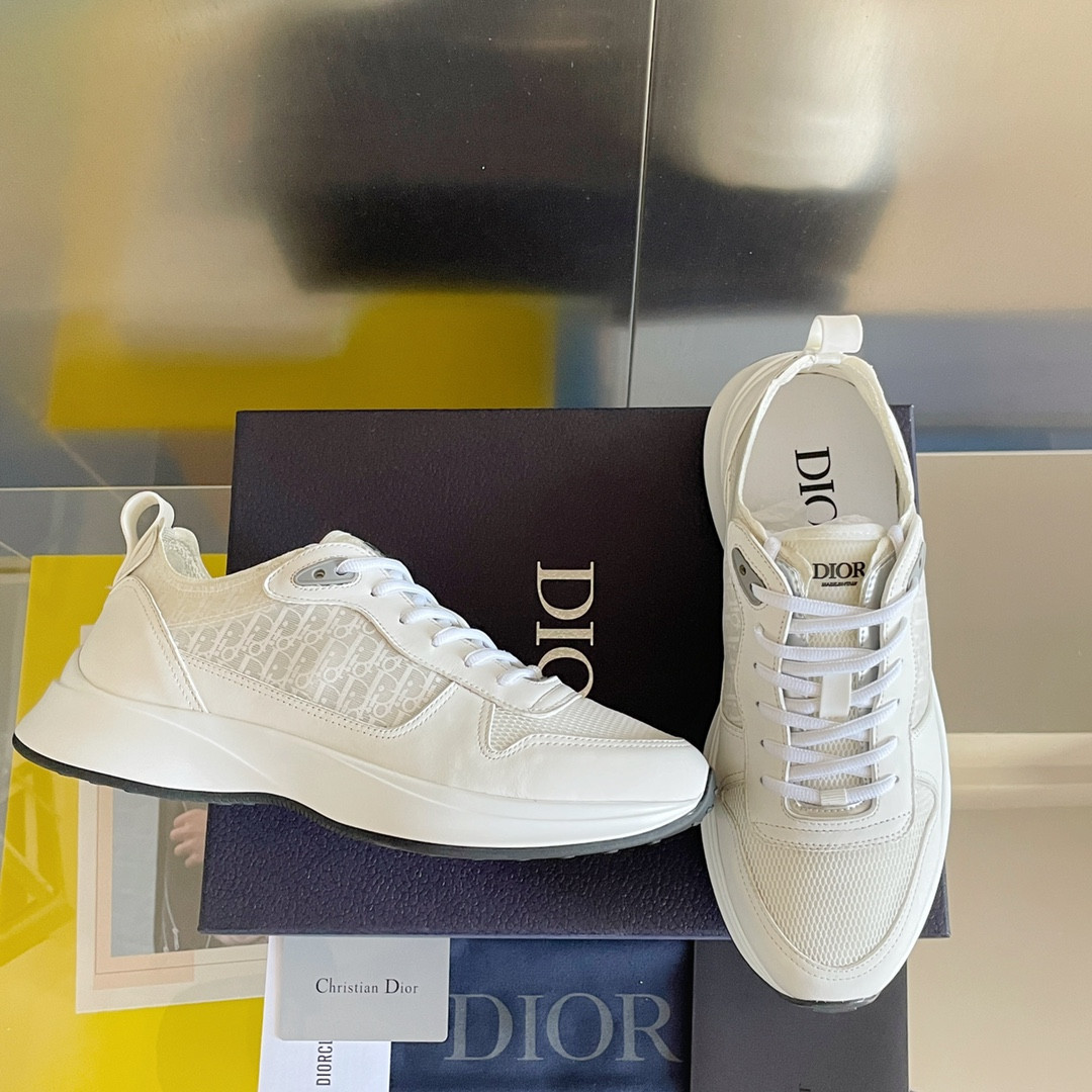 UA D10r B25 Runner Sneaker