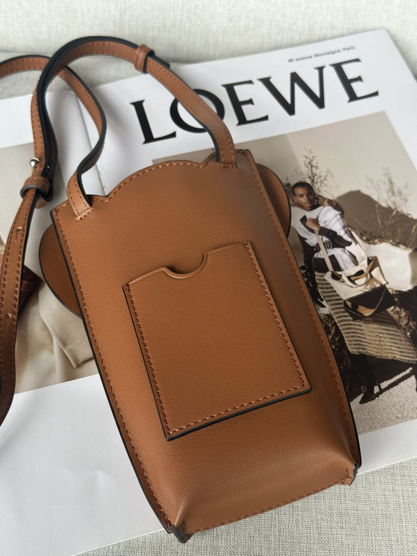 L0ew* Elephant Pocket in classic calfskin 18x8x4cm