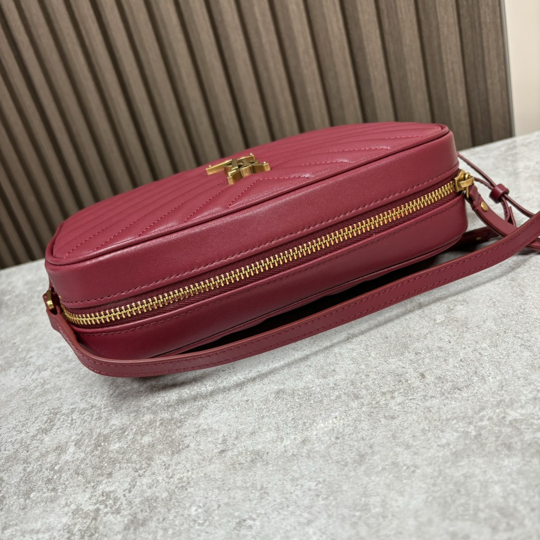 Y51 LOU camera bag in quilted leather 23x16x6cm