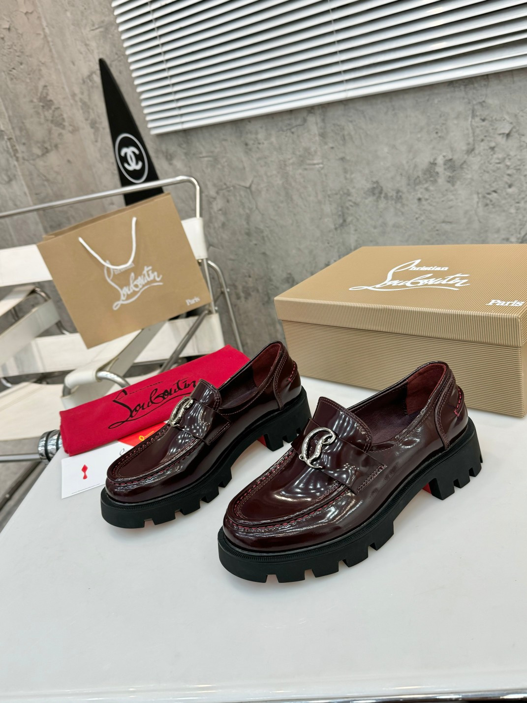 UA Chr1st1an Louboutin(CL) logo design,the latest runway version of the red-soled shoes
