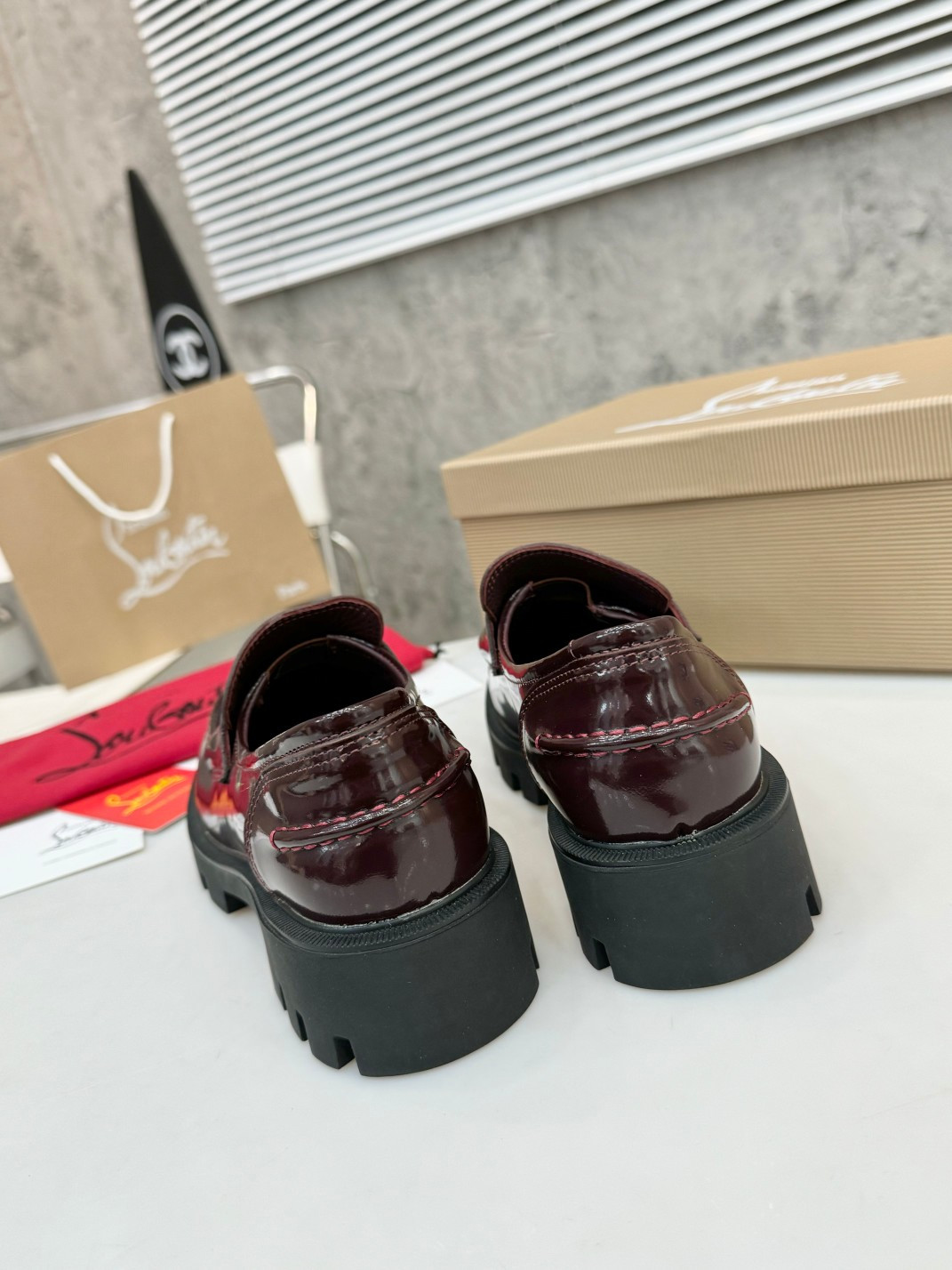UA Chr1st1an Louboutin(CL) logo design,the latest runway version of the red-soled shoes