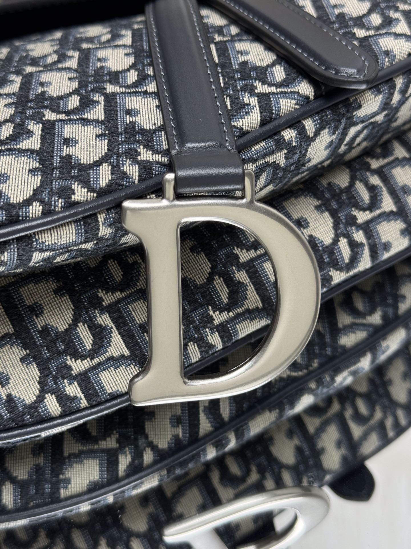 D10r Saddle Bag 25.5 x 20 x 6.5 cm