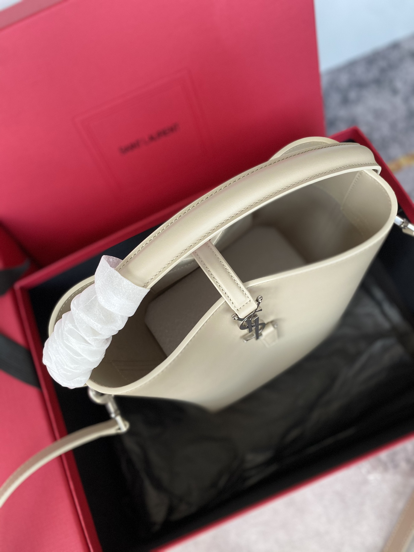 Y51 LE 37 Small (Shiny Leather) 17 x 20 x 13 CM