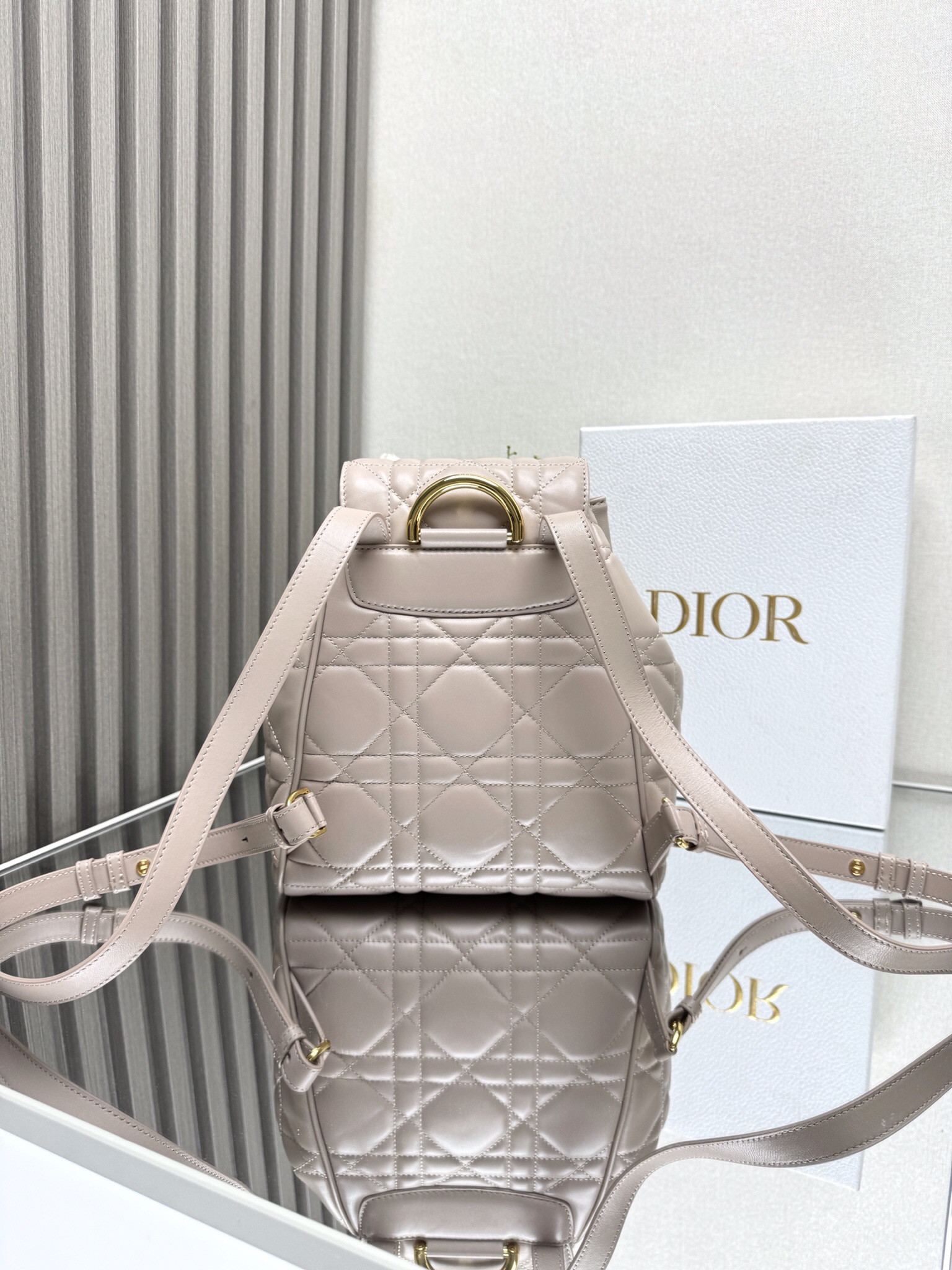 D10r Caro Backpack Medium 23 x 26.7 x 12.5 cm