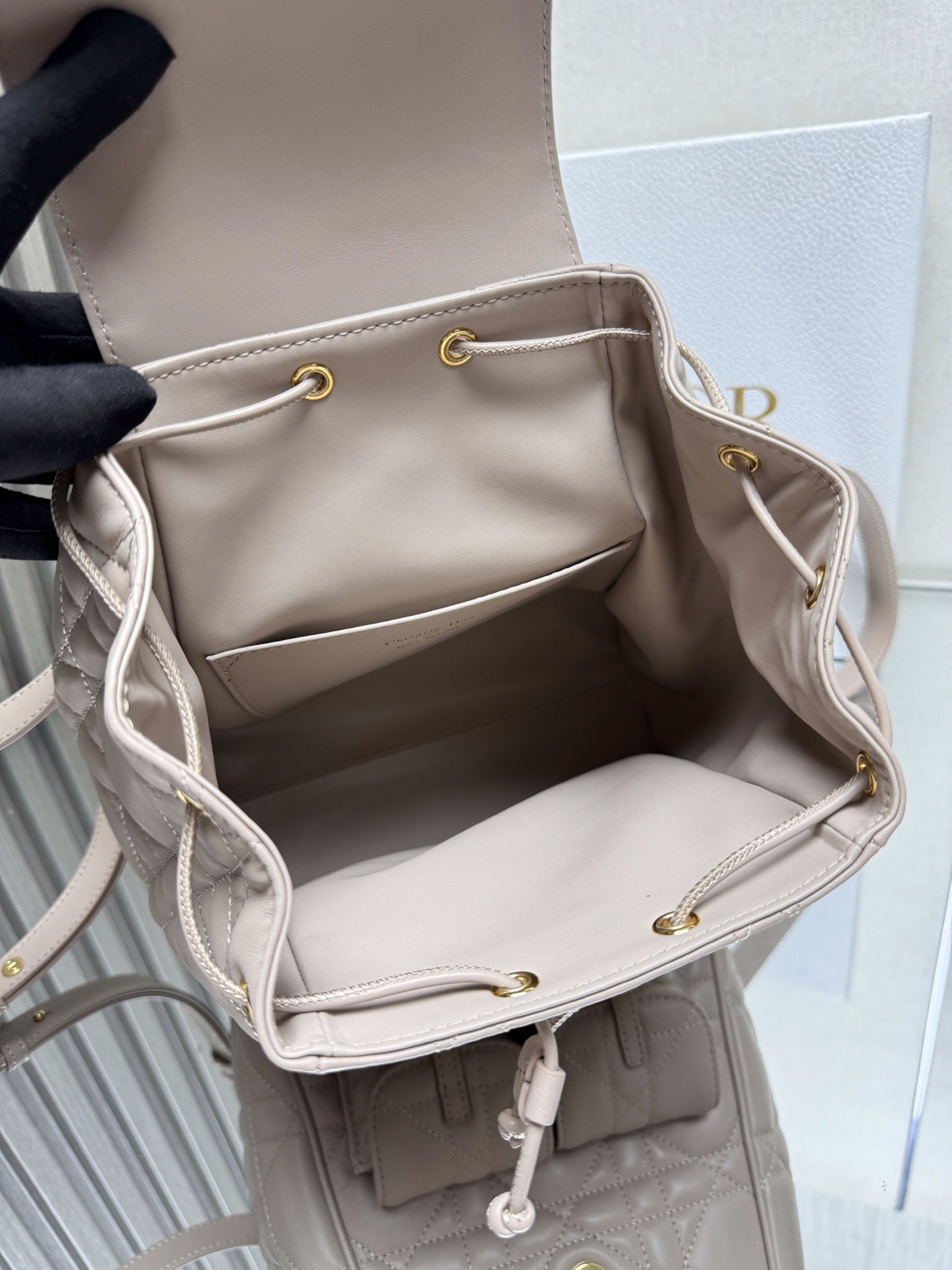 D10r Caro Backpack Medium 23 x 26.7 x 12.5 cm