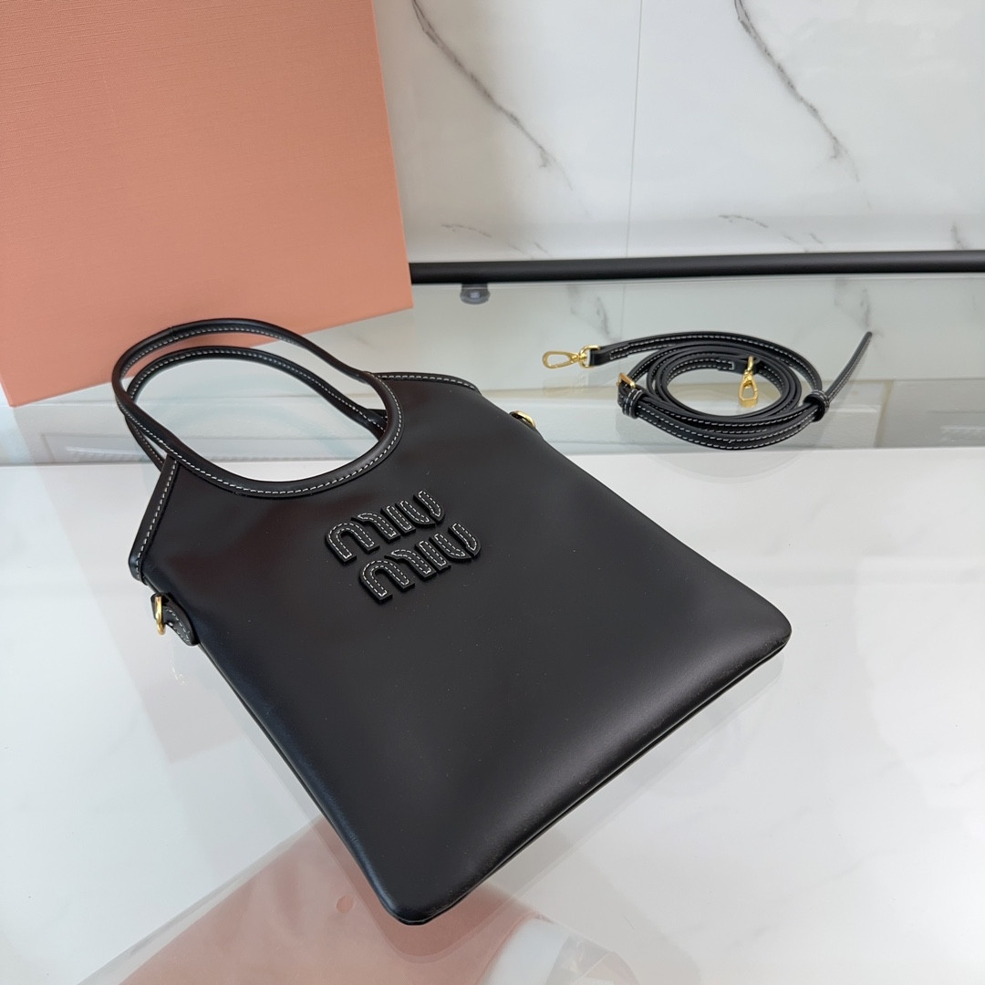 M1v M1v ivy leather handbag 20x 24 cm