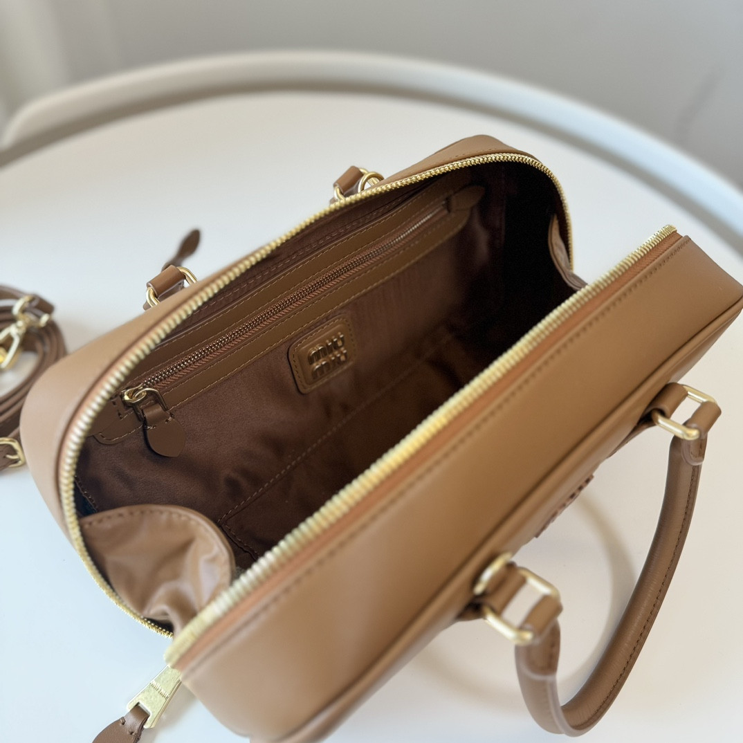 M1v M1v arcadie leather bag 12x27x9cm