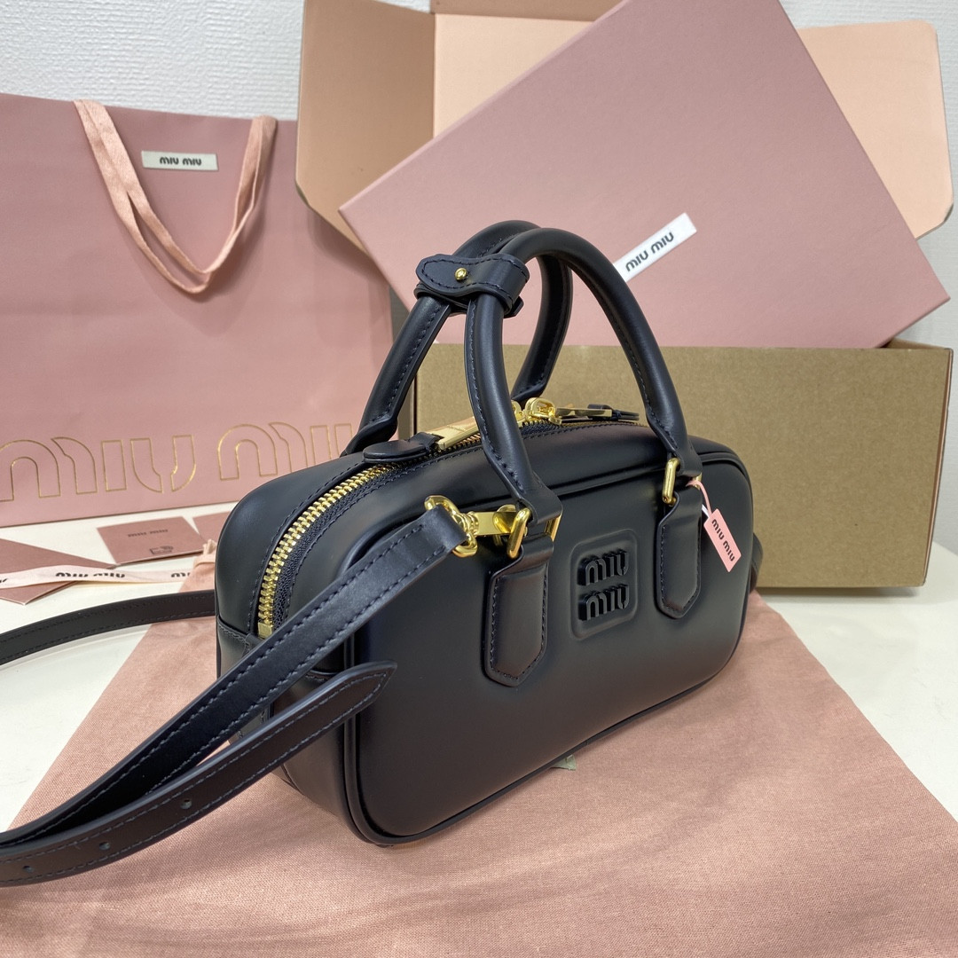 M1v M1v arcadie leather bag 10.5x22x7.5cm