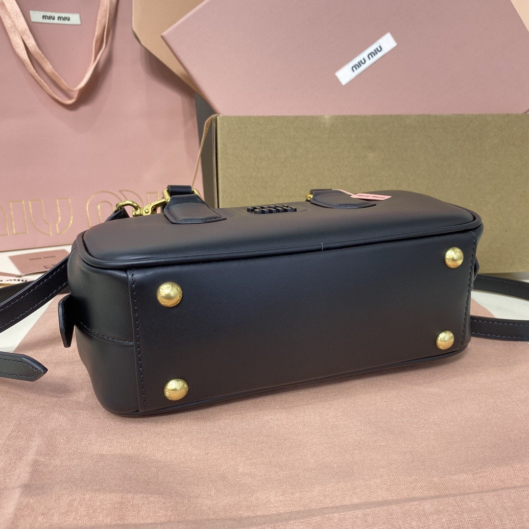 M1v M1v arcadie leather bag 10.5x22x7.5cm