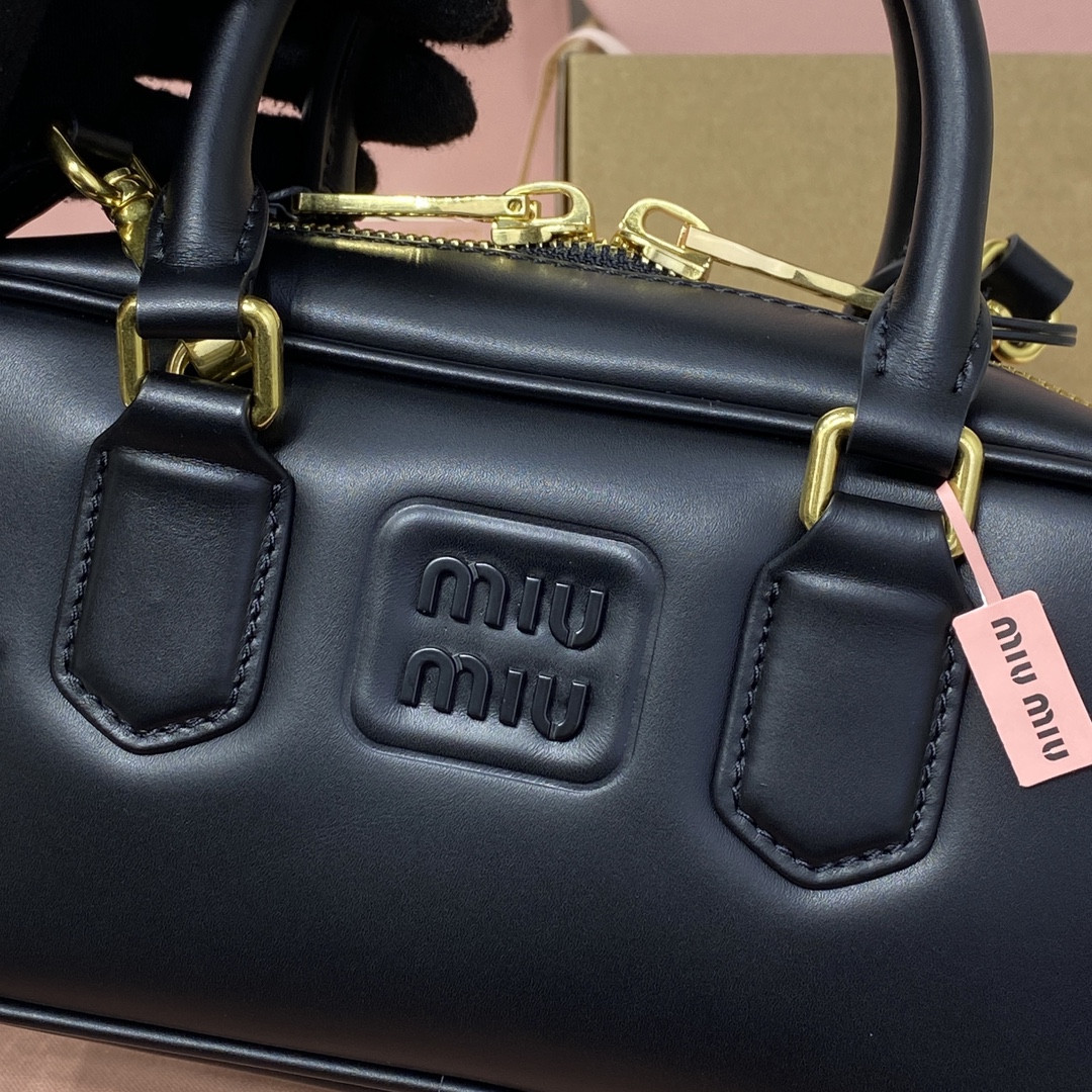 M1v M1v arcadie leather bag 10.5x22x7.5cm