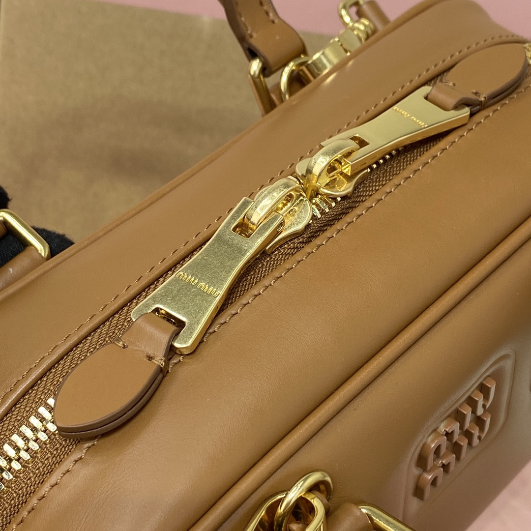 M1v M1v arcadie leather bag 10.5x22x7.5cm