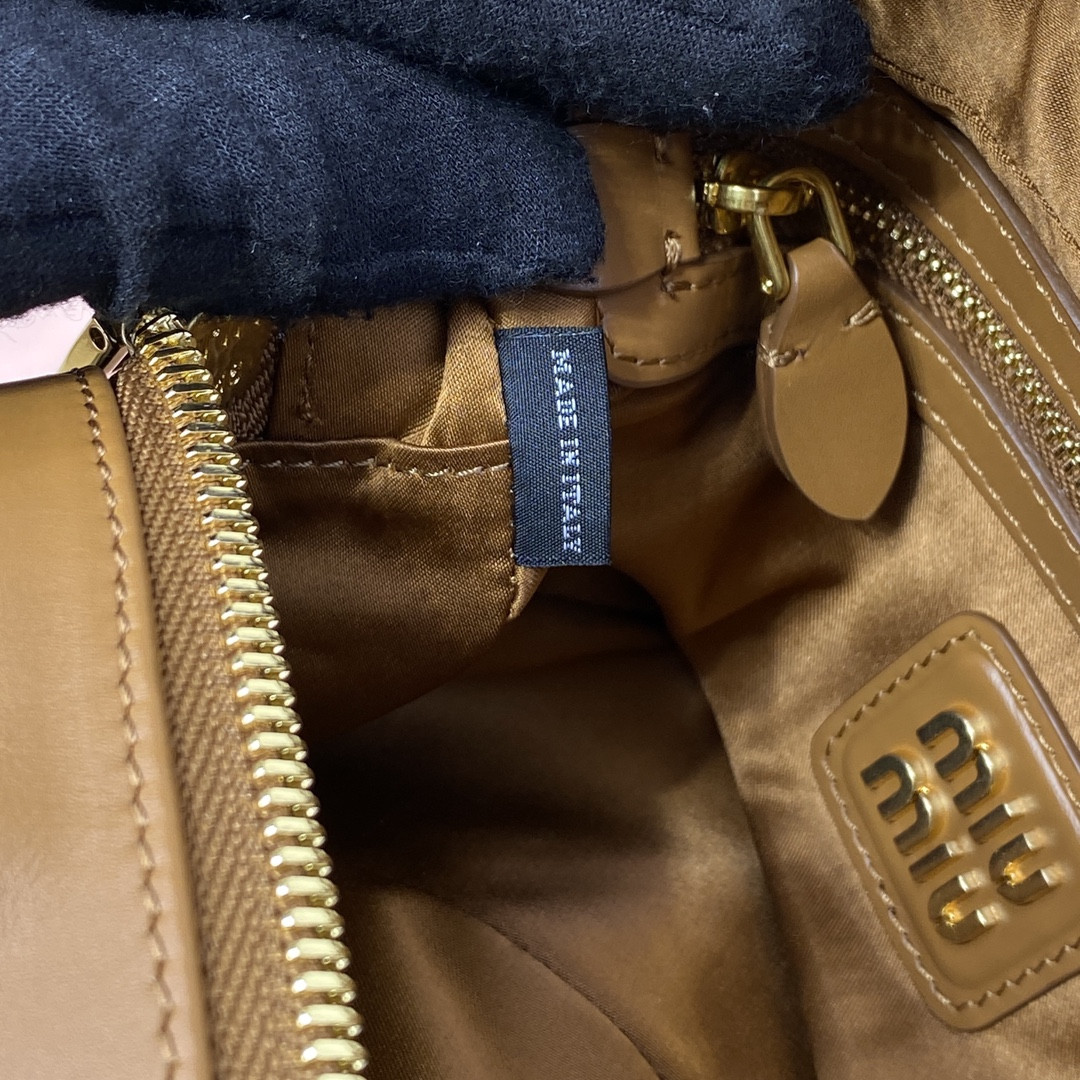 M1v M1v arcadie leather bag 10.5x22x7.5cm