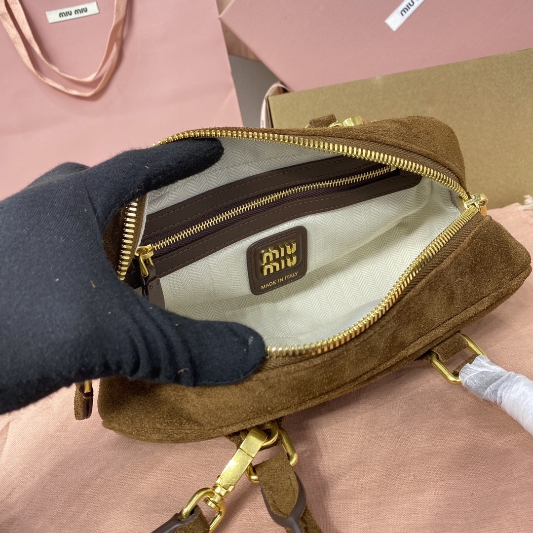 M1v M1v arcadie padded suede top-handle bag 22x10.5x7.5cm