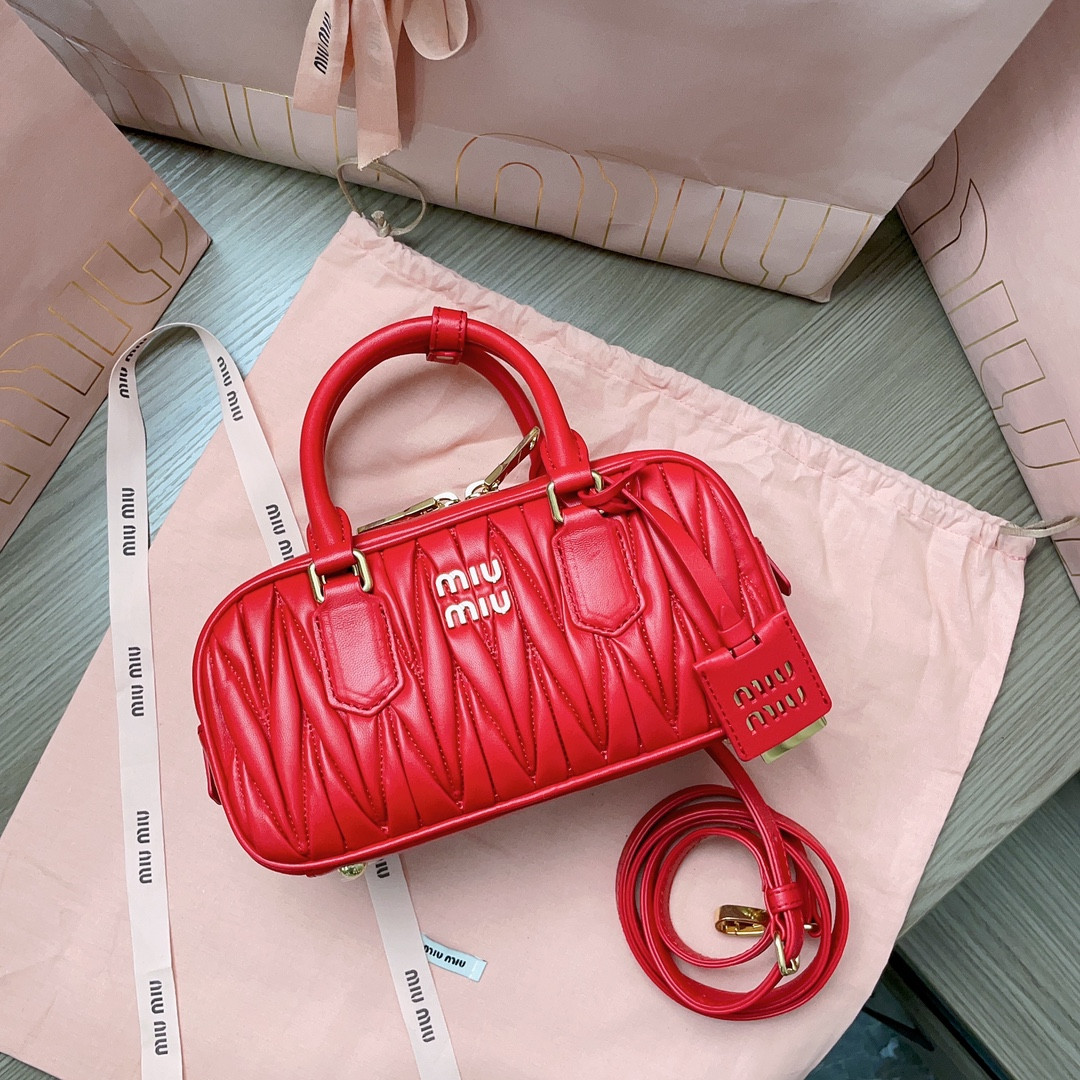 M1v M1v arcadie matelassé nappa leather bag 22x10.5x7.5cm