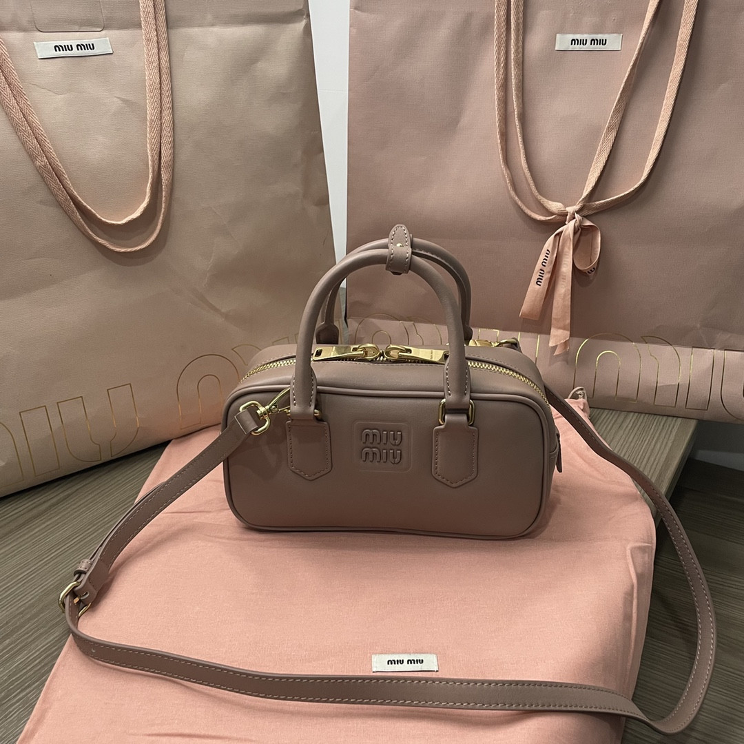 M1v M1v arcadie leather bag 10.5x22x7.5cm