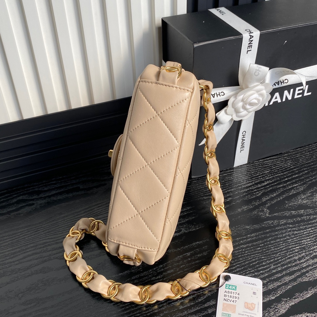 Ch**el FALL-WINTER 2024-25 SMALL FLAP BAG 13x21x7cm