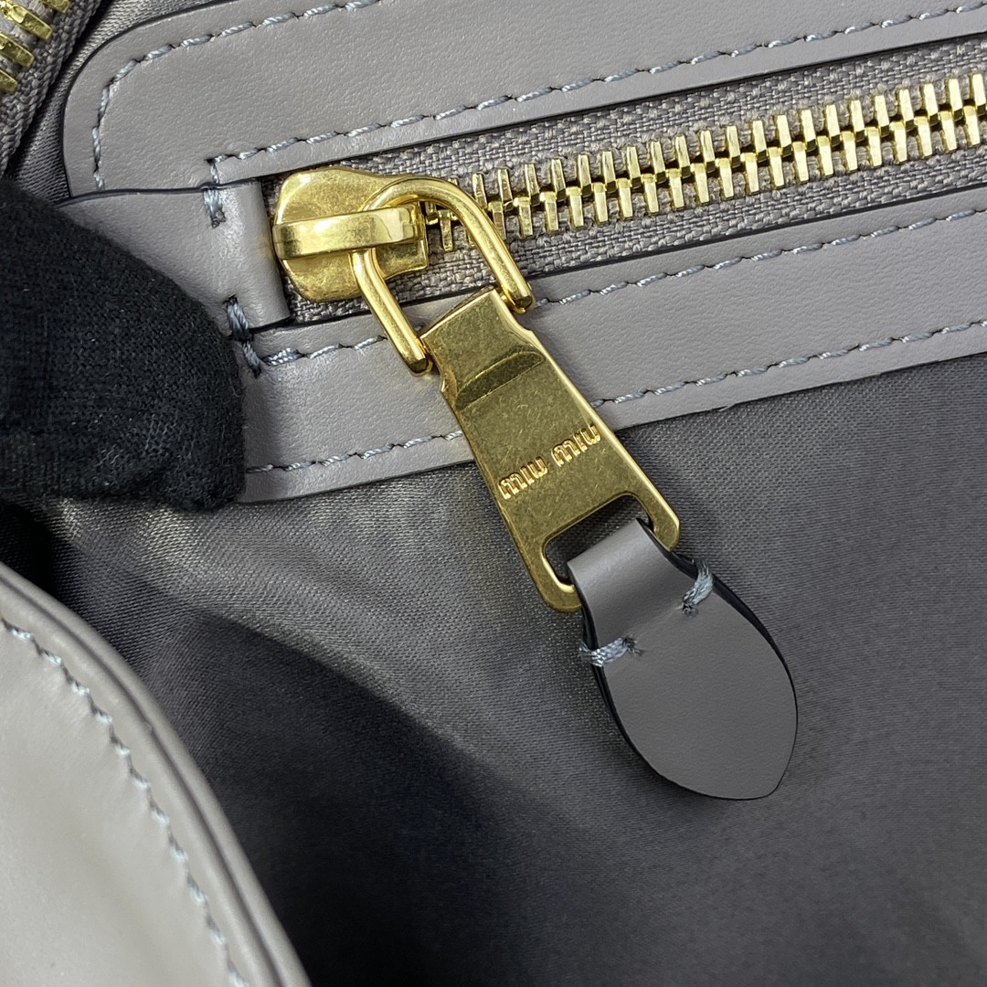 M1v M1v leather beau bag 23x34x10cm