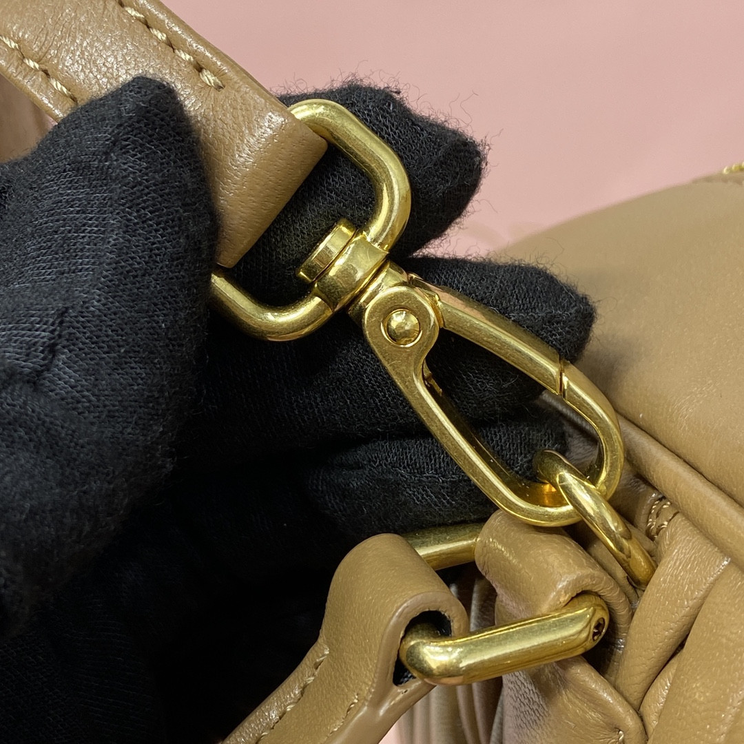 M1v M1v arcadie matelassé nappa leather bag 12x27x9cm