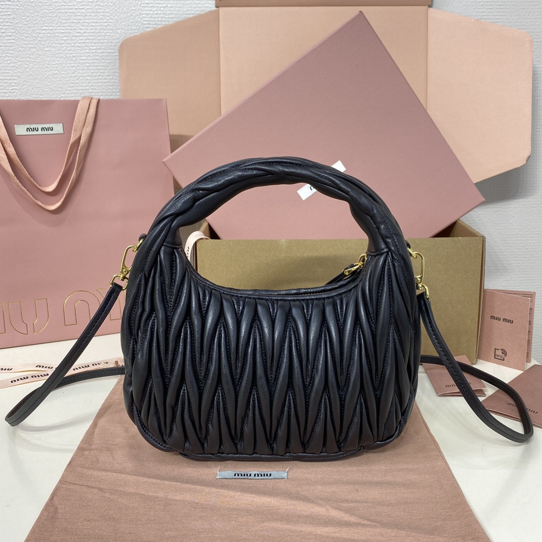 M1v M1v wander matelassé nappa leather hobo bag 17x20x6cm