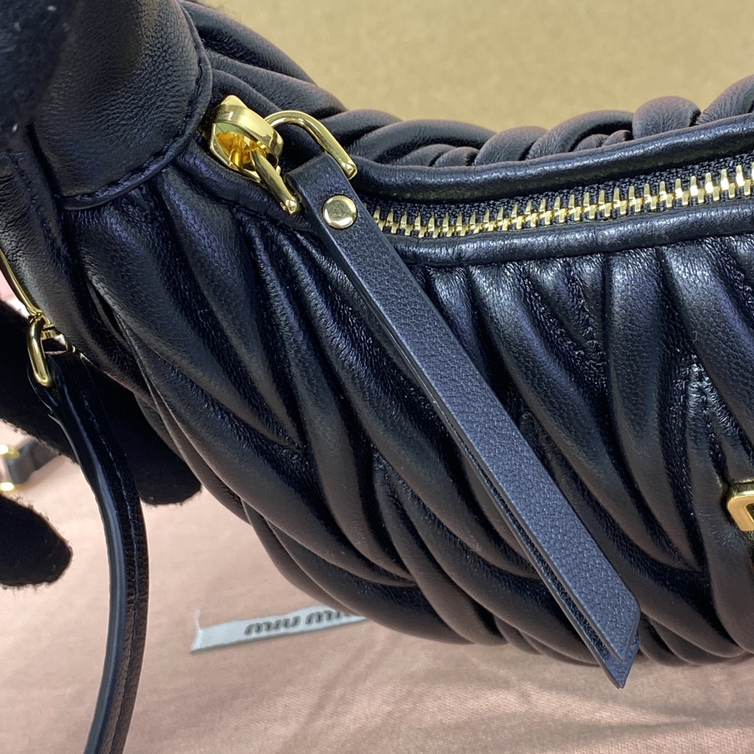 M1v M1v wander matelassé nappa leather hobo bag 17x20x6cm