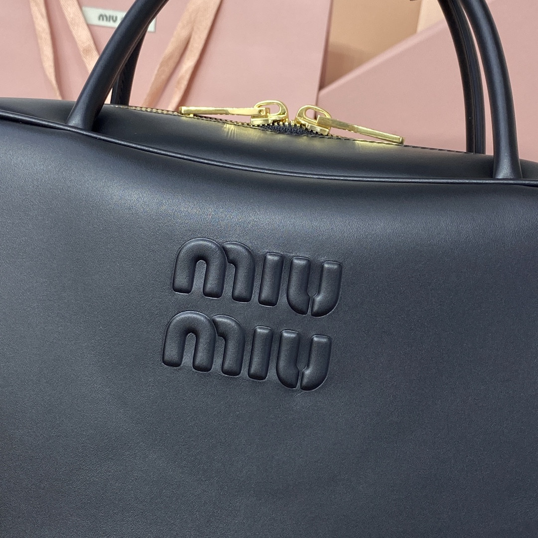 M1v M1v leather beau bag 23x34x10cm