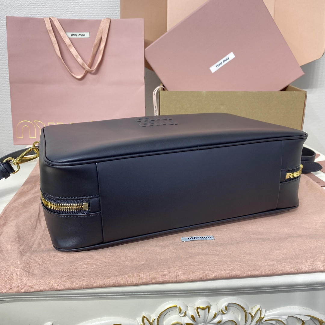 M1v M1v leather beau bag 23x34x10cm