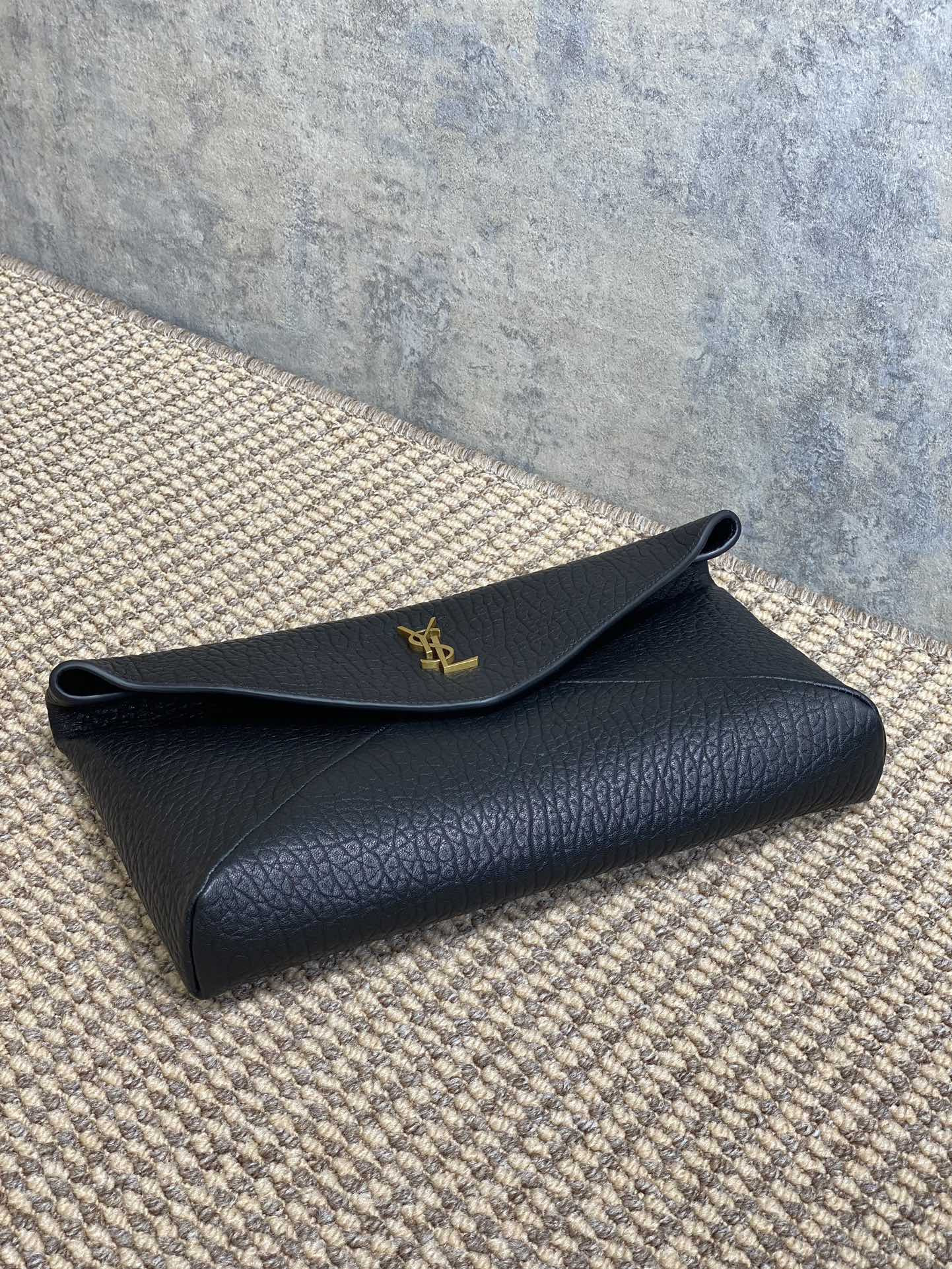 Y51 CASSANDRE large envelope pouch in lambskin 29.5x18x4.5cm