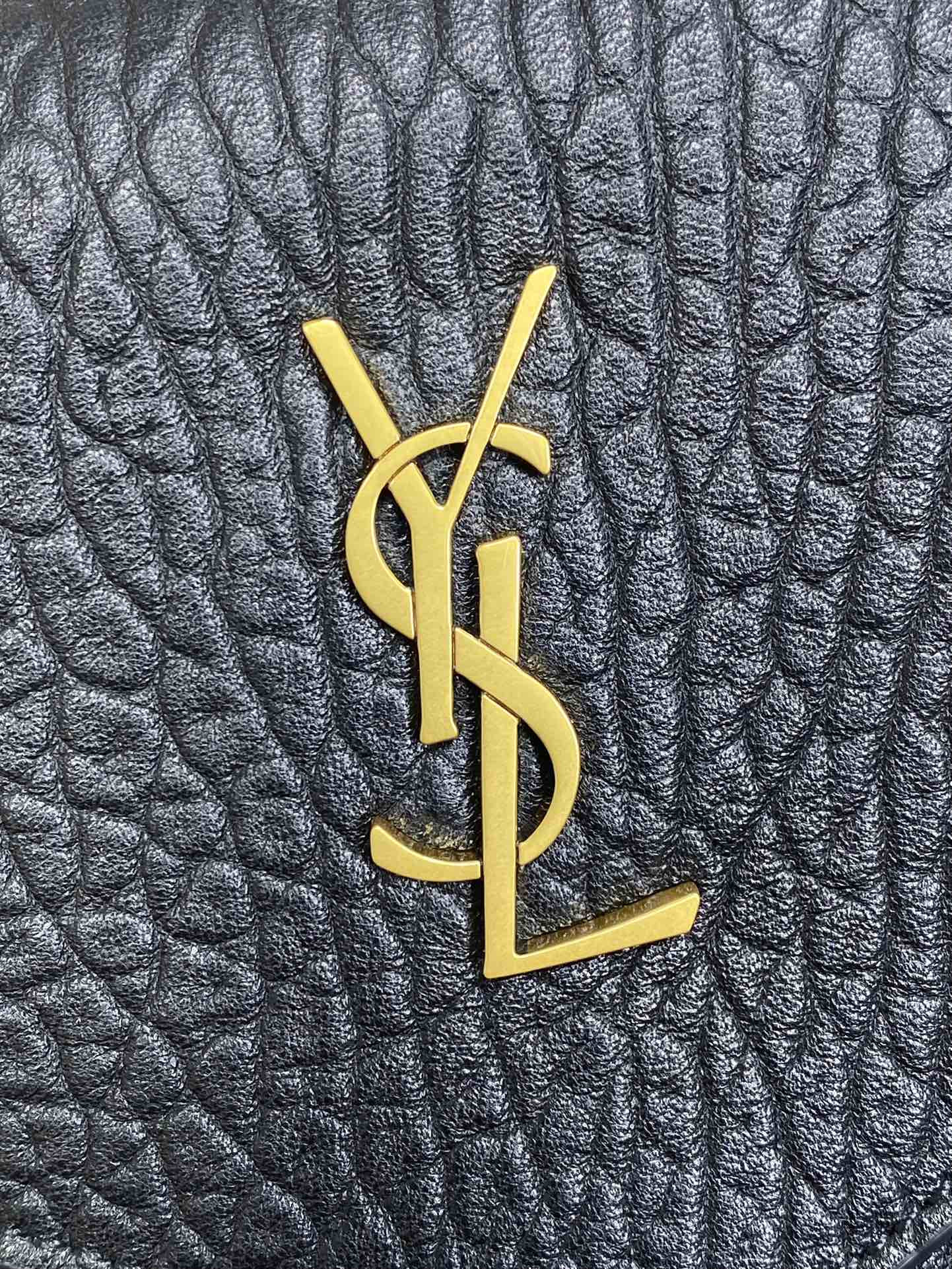 Y51 CASSANDRE large envelope pouch in lambskin 29.5x18x4.5cm
