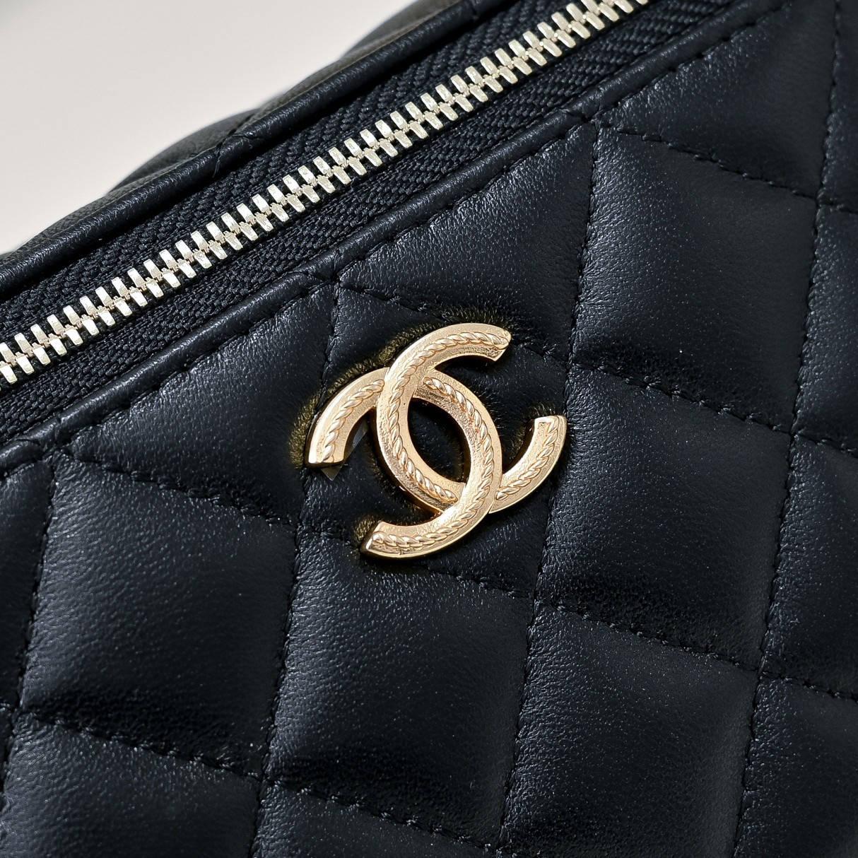 Ch**el Clutch With Chain 17cm