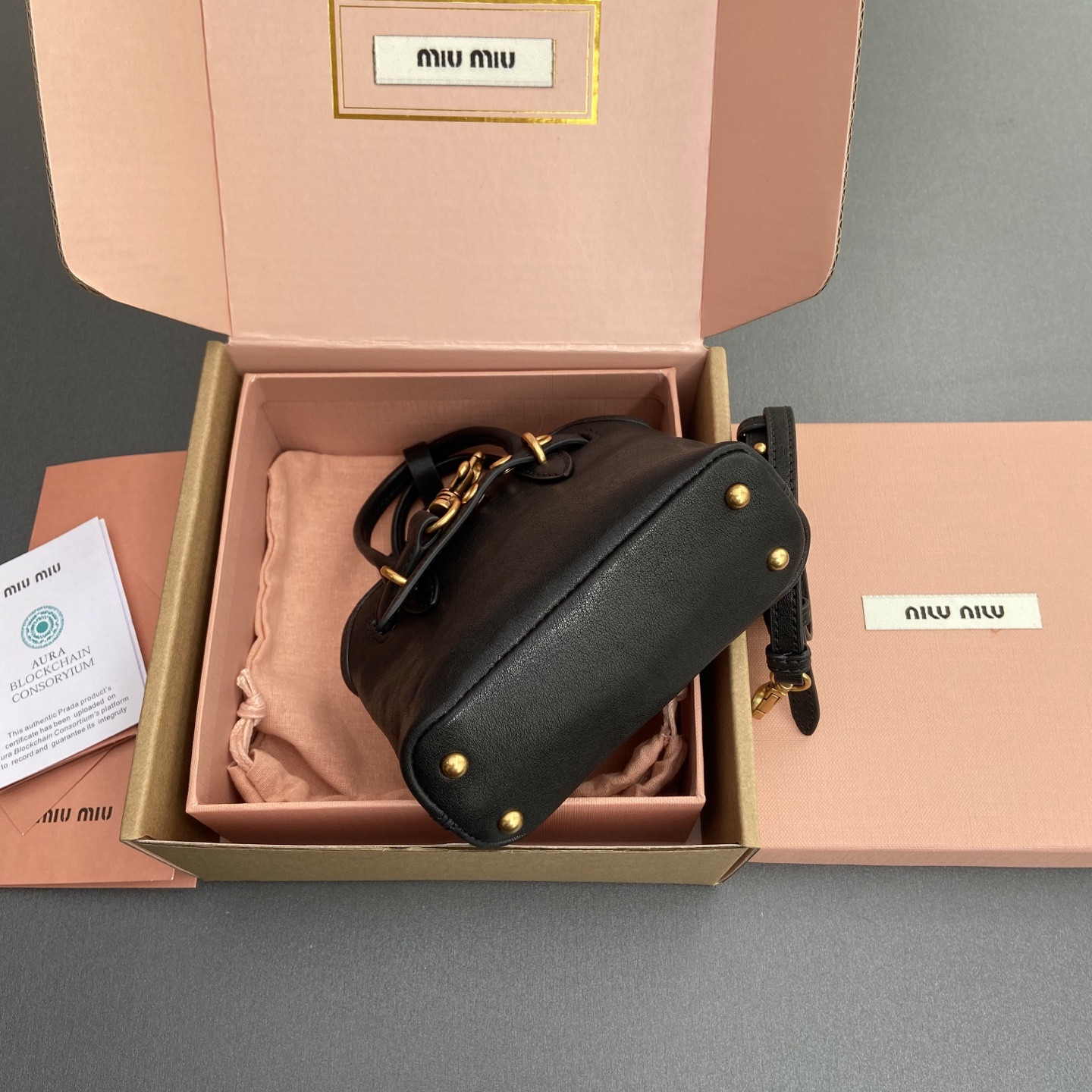 m1v m1v aventure nappa micro leather tR1ck 9.5x12x2.5cm