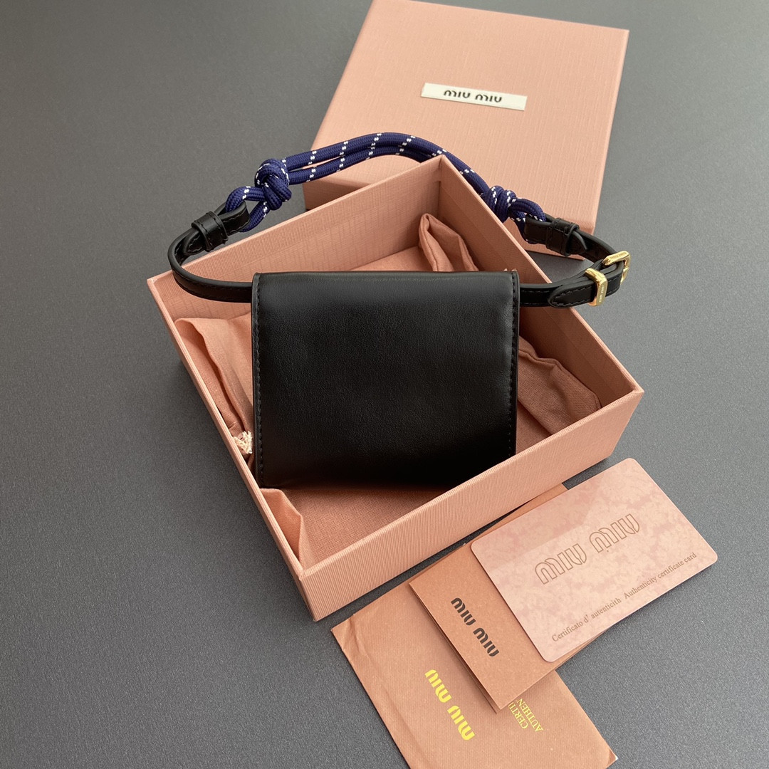 M1v M1v leather shoulder wallet 8.5x10.5x2cm