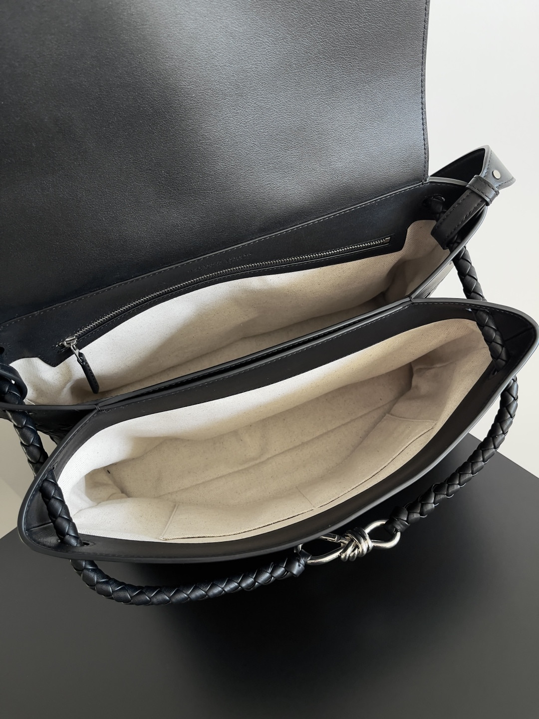 B0tt*ga Ven*ta Medium Andiamo Messenger 37x26x13cm