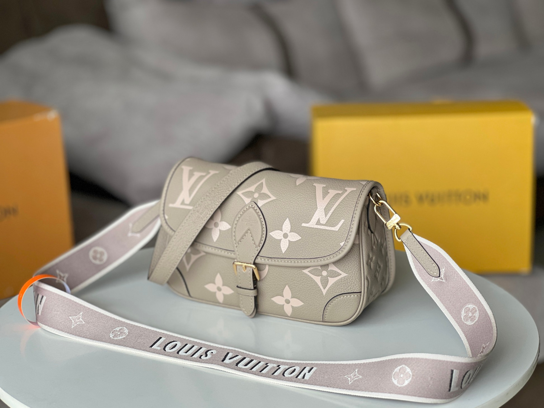 LV Diane M46583 23x16x8.5CM