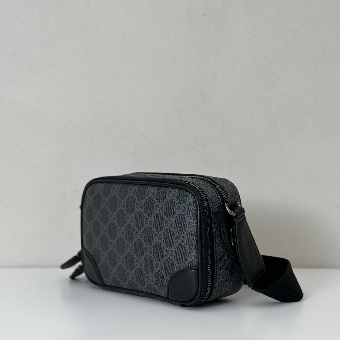 Gvc*1 GG Emblem mini crossbody bag 19x12.5x7cm