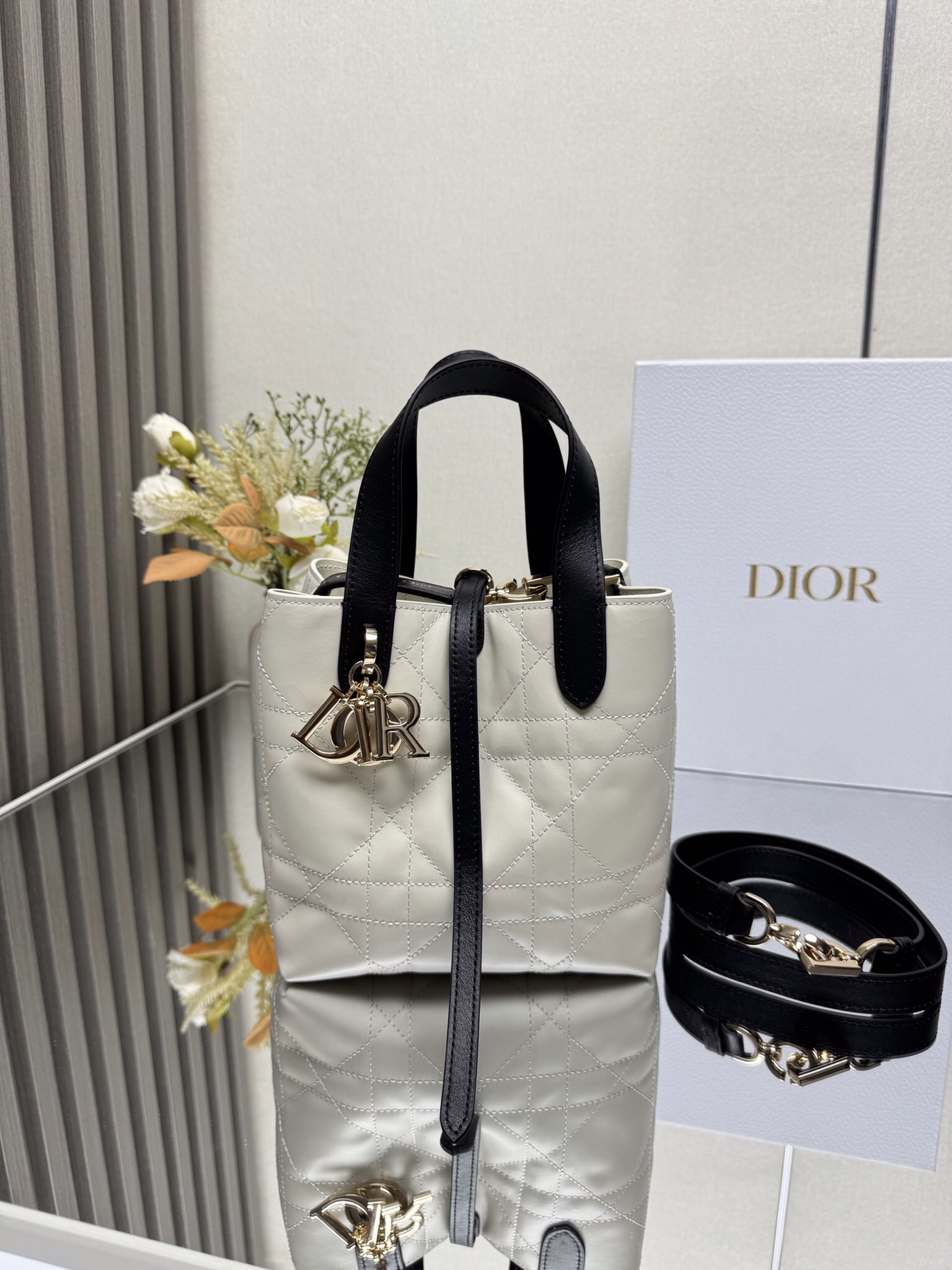 D10r Small D10r Toujours Vertical Bag 18.5x18.5x12cm