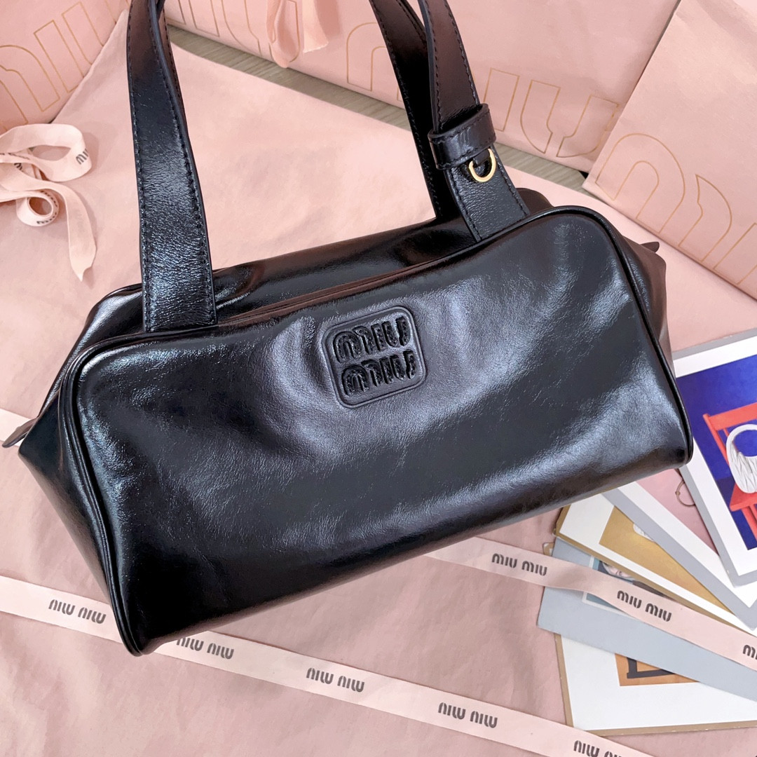 M1v M1v leather top-handle bag 15x28x13cm