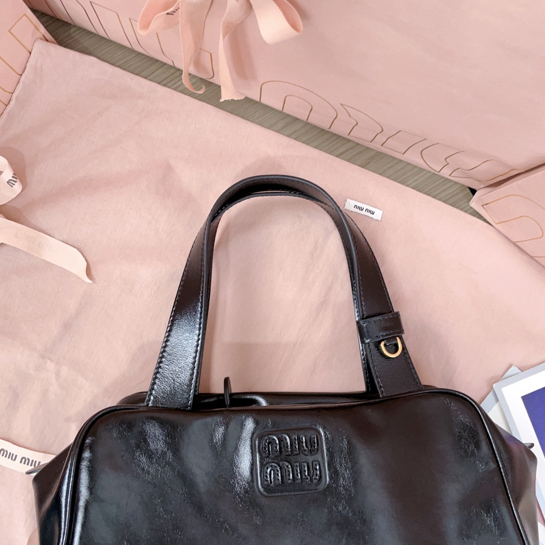 M1v M1v leather top-handle bag 15x28x13cm